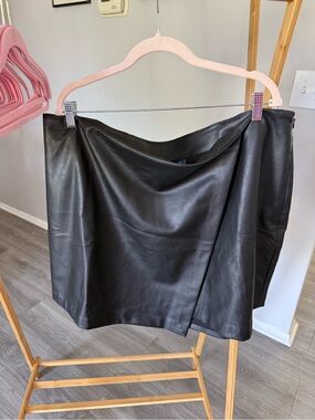 Old Navy Black Faux Leather Mini Skirt